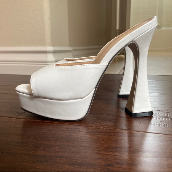 White platform peep toe heels - Picture 2 of 3